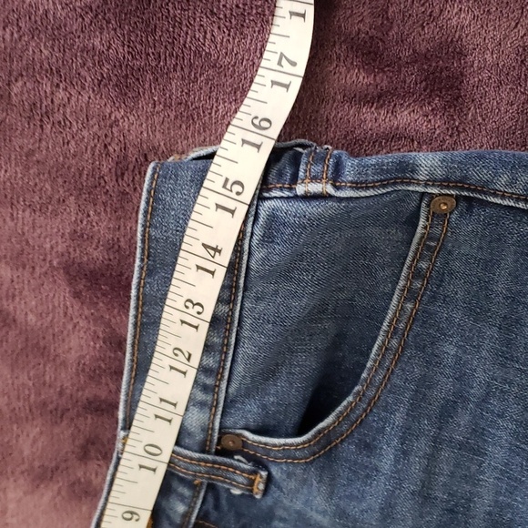 Old Navy, Slim & Straight Jeans; 5 Pockets; Light Factory Distress. Size 30 x 30 - Picture 6 of 13